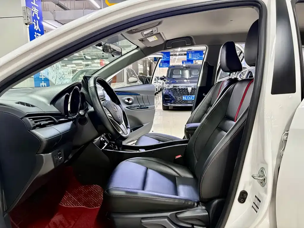 Toyota Yaris L — фото 5