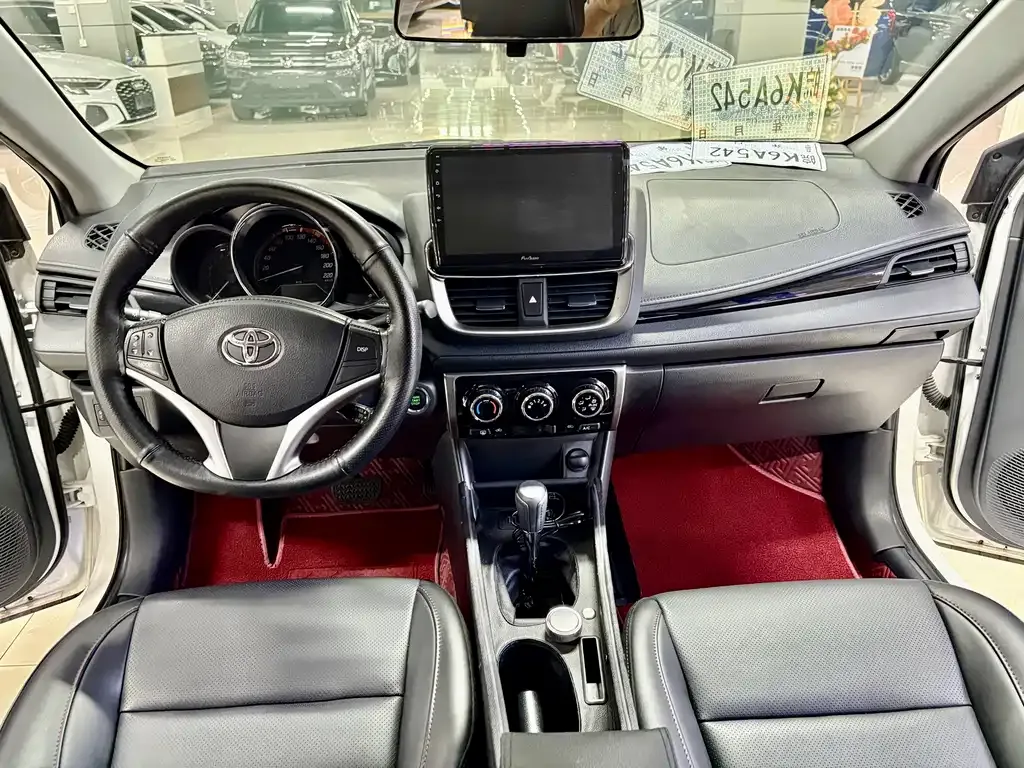 Toyota Yaris L — фото 9