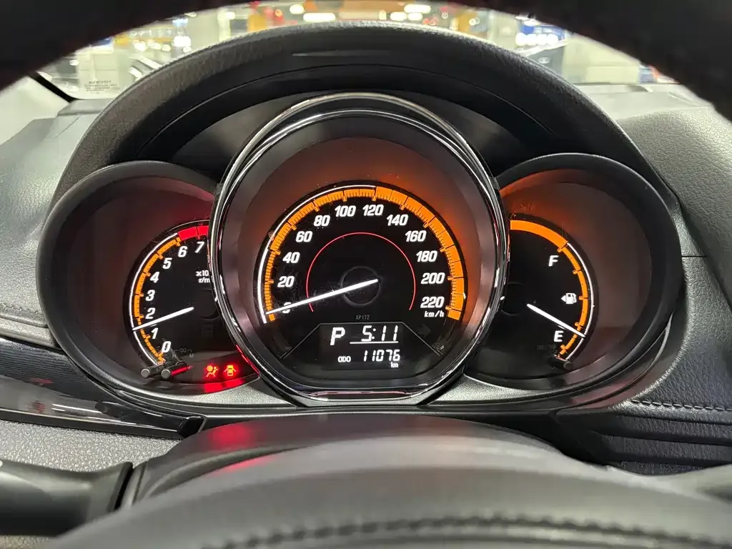 Toyota Yaris L — фото 2