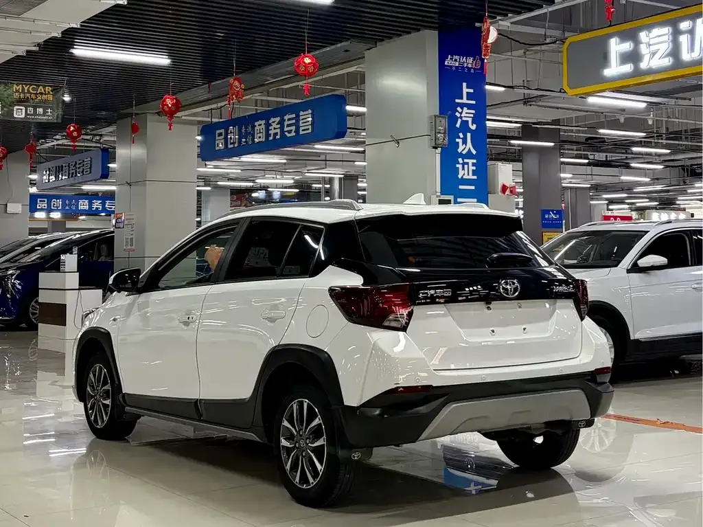 Toyota Yaris L — фото 10