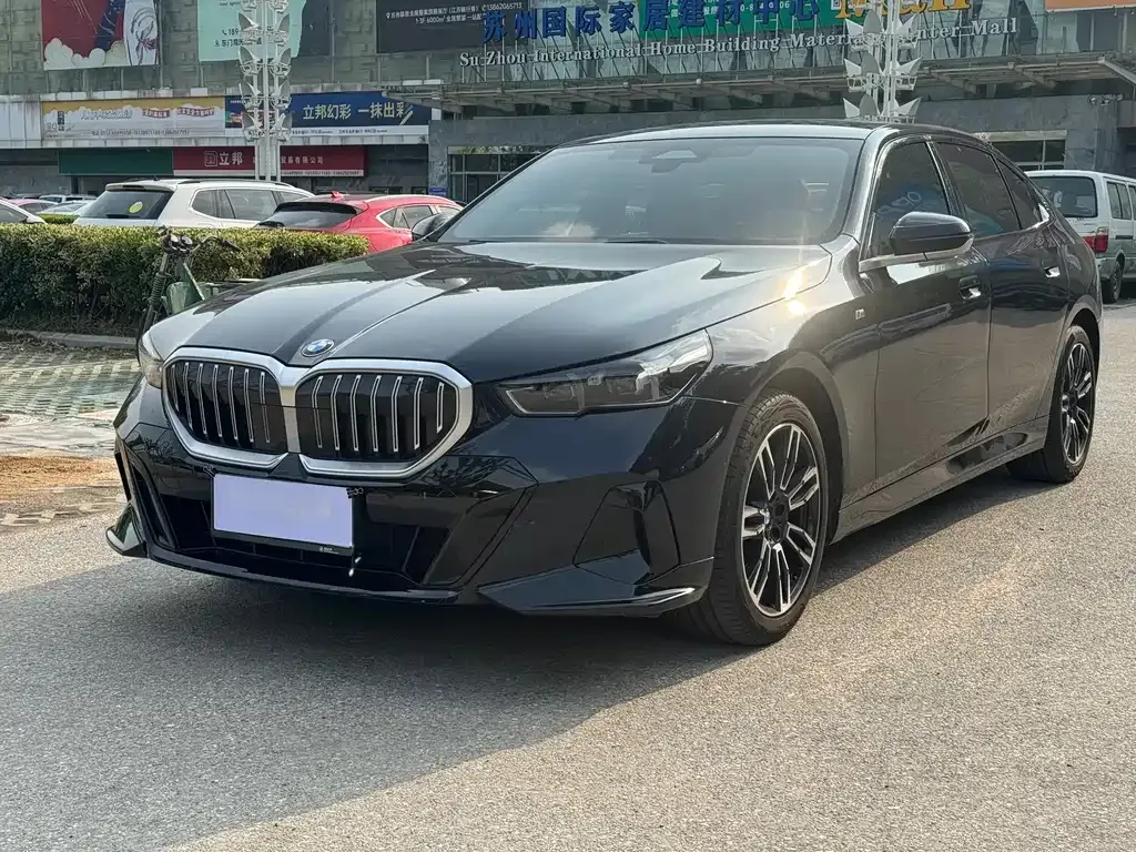 BMW 5 Series 2024 из CN, фото 1