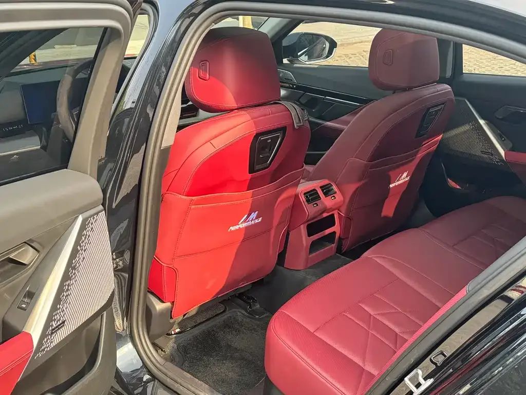 BMW 5 Series 2024 из CN, фото 3