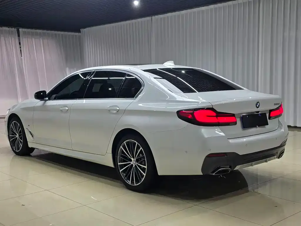 BMW 5 Series — фото 4