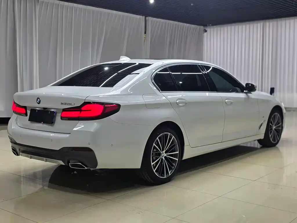 BMW 5 Series — фото 2