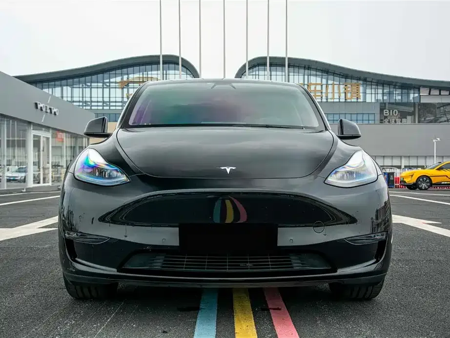 Tesla Model Y — фото 9