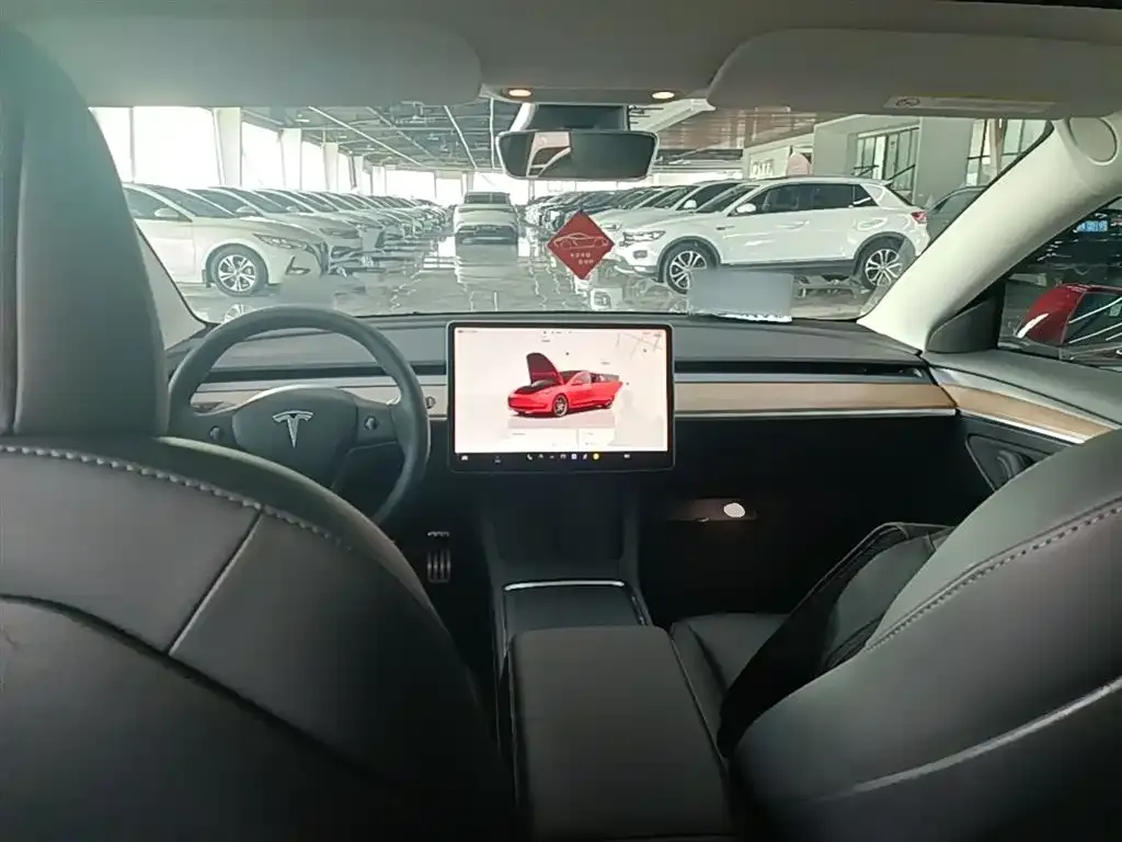 Tesla Model 3 — фото 2