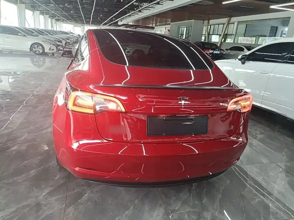 Tesla Model 3 — фото 10
