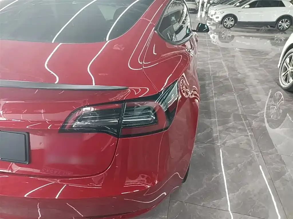 Tesla Model 3 — фото 3