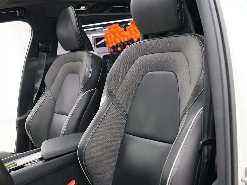 Volvo V60 2023 из CN, фото 4
