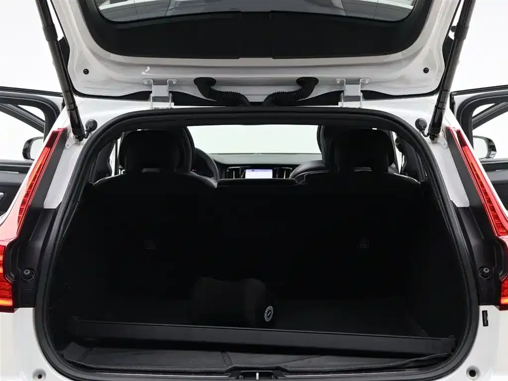 Volvo V60 2023 из CN, фото 7