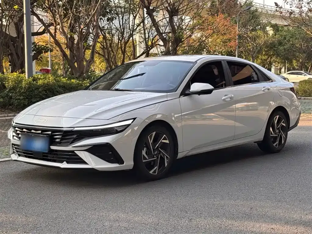 Hyundai Elantra — фото 10