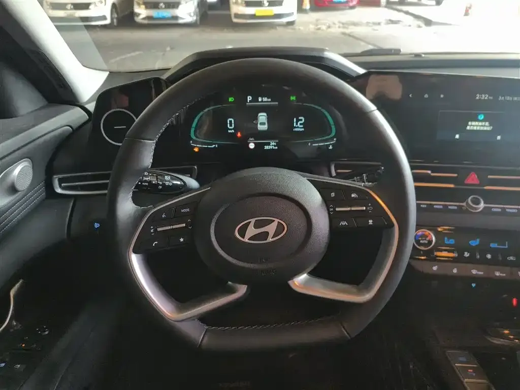 Hyundai Elantra — фото 4