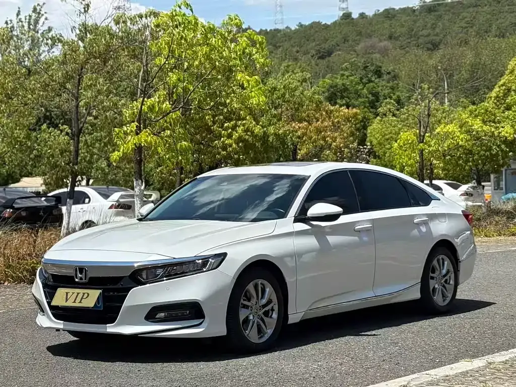 Honda Accord — фото 1