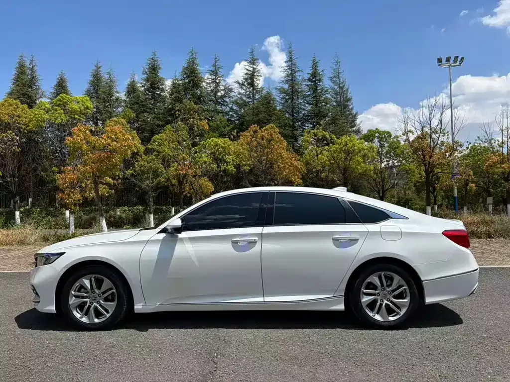 Honda Accord — фото 10