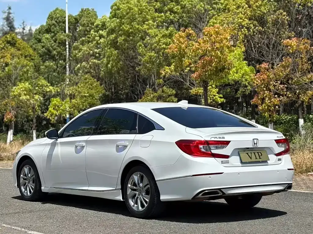 Honda Accord — фото 7