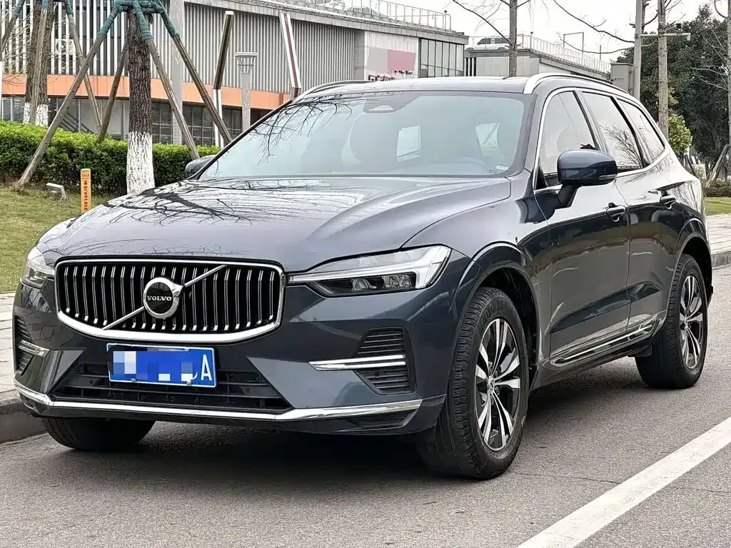 Volvo XC60 — фото 1