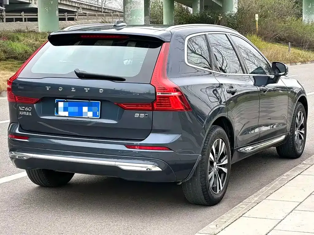 Volvo XC60 — фото 9
