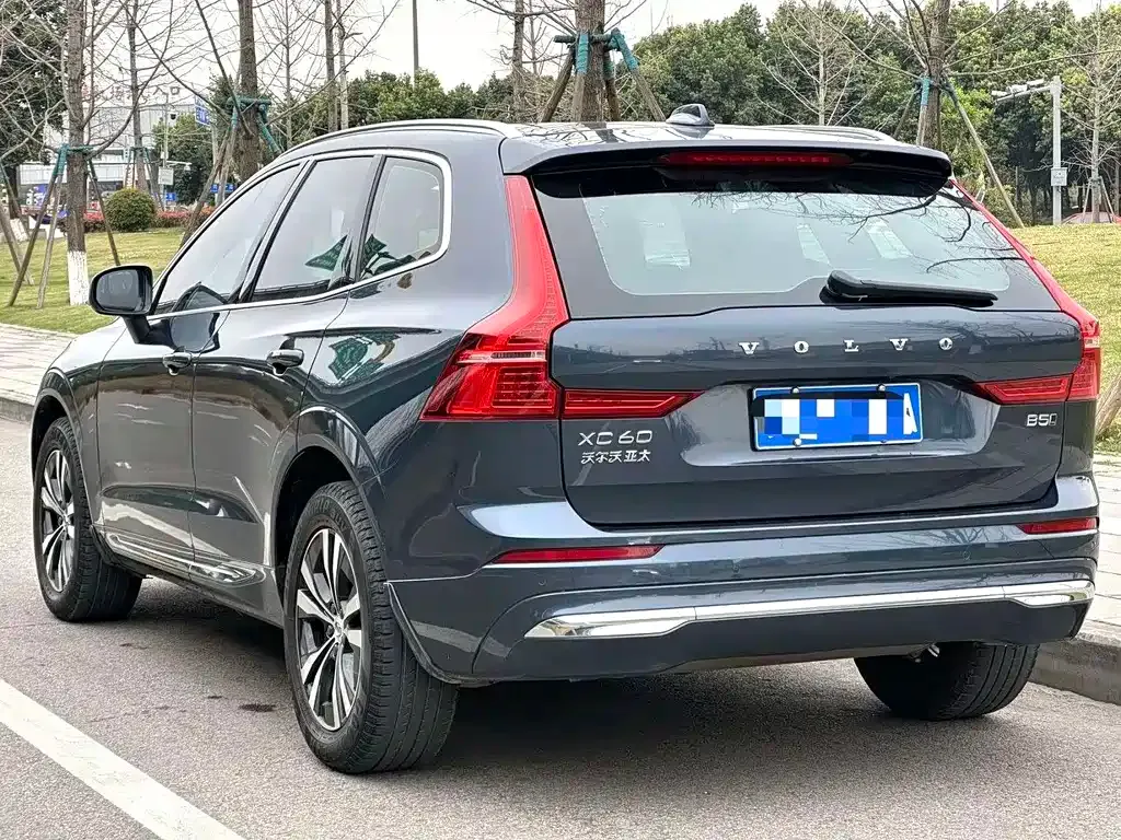 Volvo XC60 — фото 5