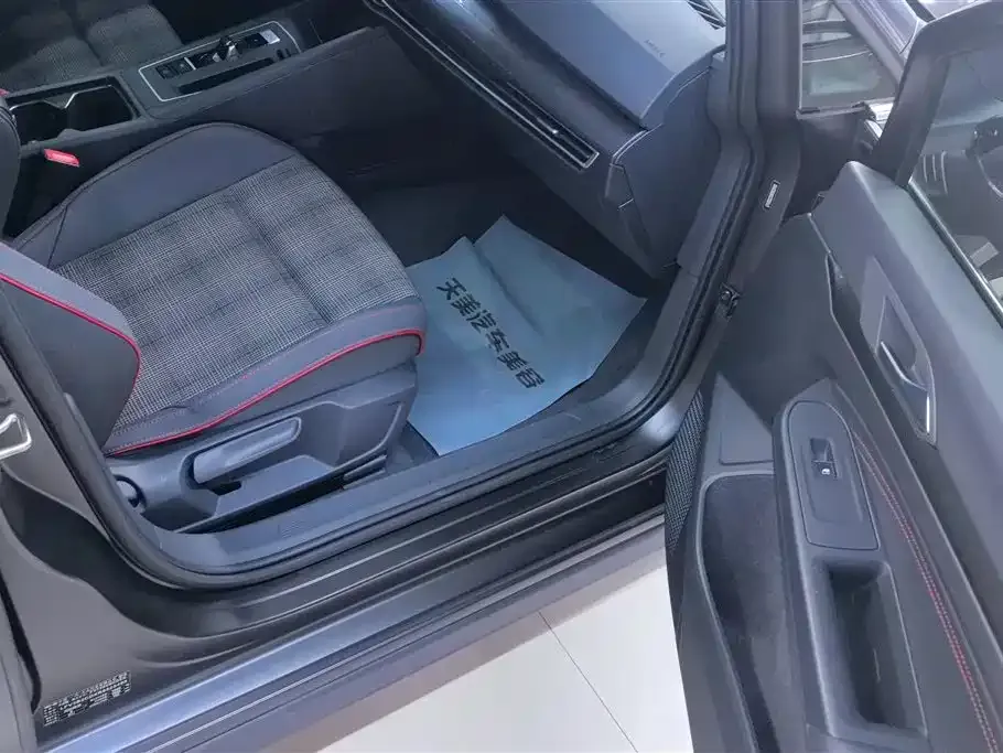 Volkswagen Golf GTI — фото 9