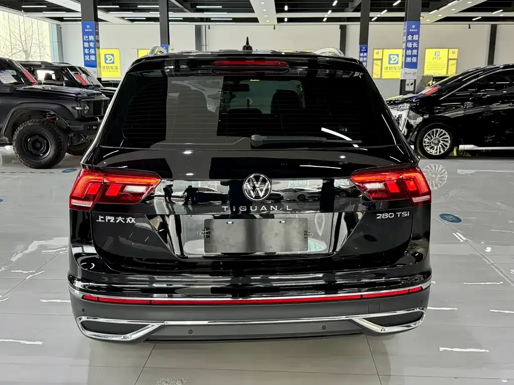 Volkswagen Tiguan L — фото 8