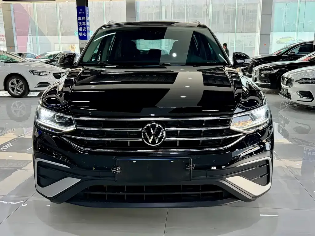 Volkswagen Tiguan L — фото 6