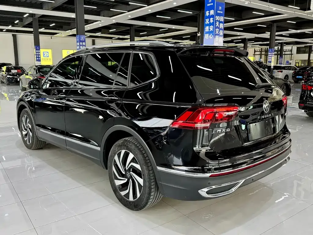 Volkswagen Tiguan L — фото 10