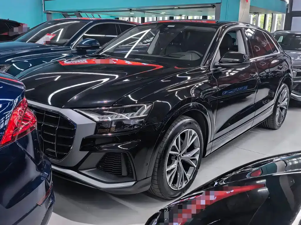 Audi Q8 — фото 1
