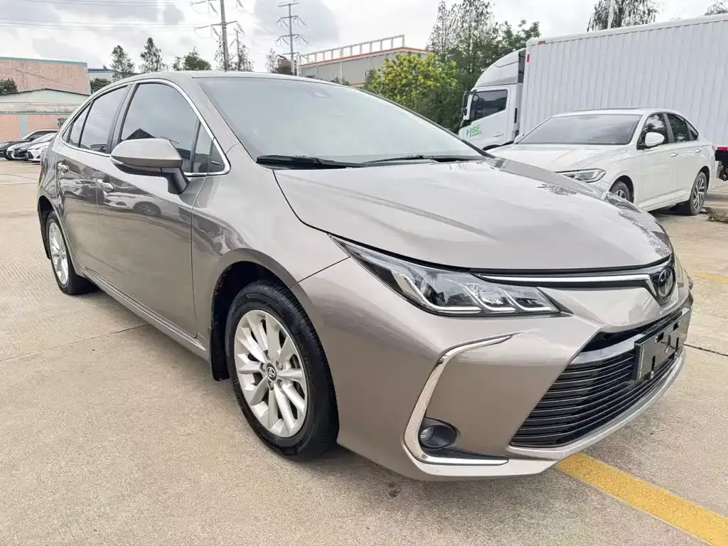 Toyota Corolla — фото 9