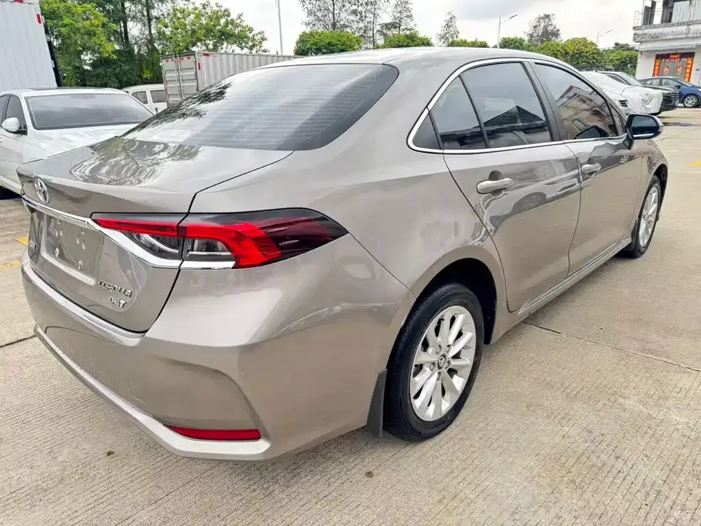 Toyota Corolla — фото 2