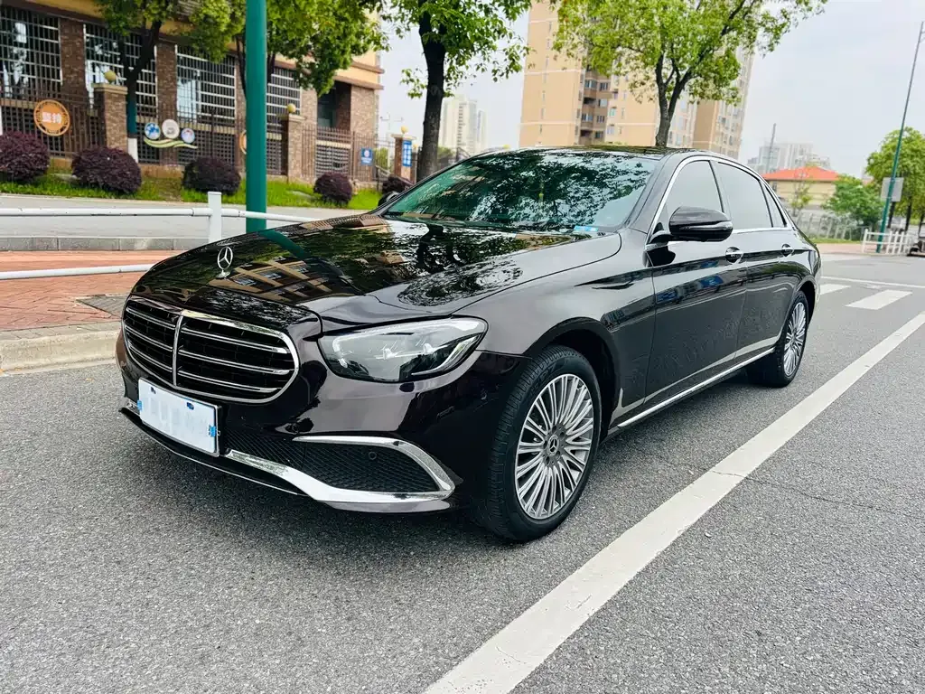 Mercedes-Benz E-Class — фото 1