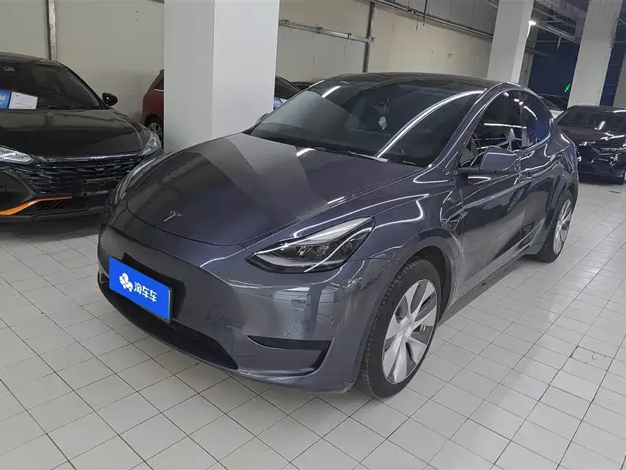 Tesla Model Y — фото 1