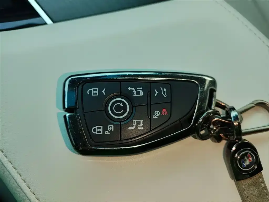 Buick GL8 Hybrid — фото 3