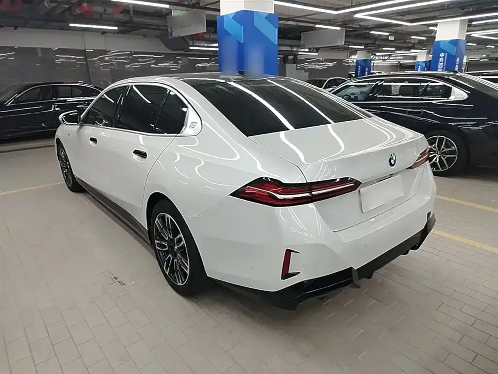 BMW 5 Series 2024 из CN, фото 5