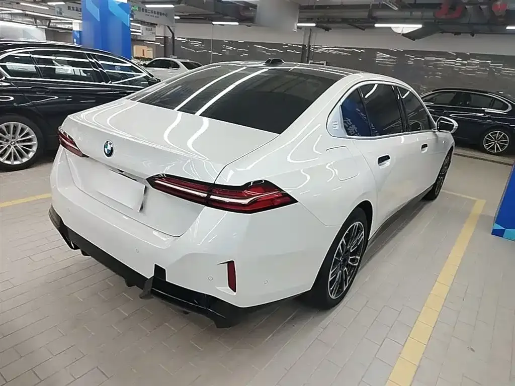 BMW 5 Series 2024 из CN, фото 4