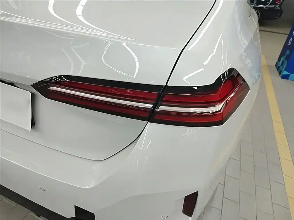BMW 5 Series 2024 из CN, фото 2