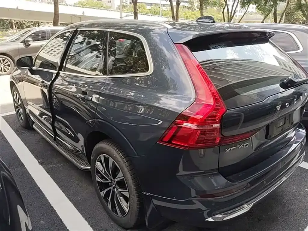 Volvo XC60 — фото 10