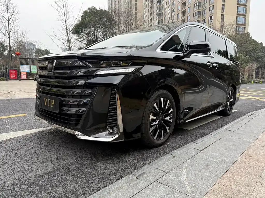 Toyota Vellfire — фото 1