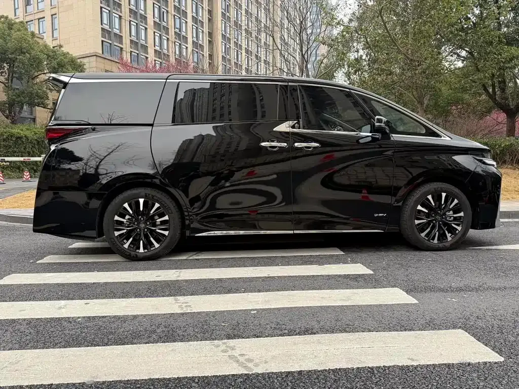 Toyota Vellfire — фото 9