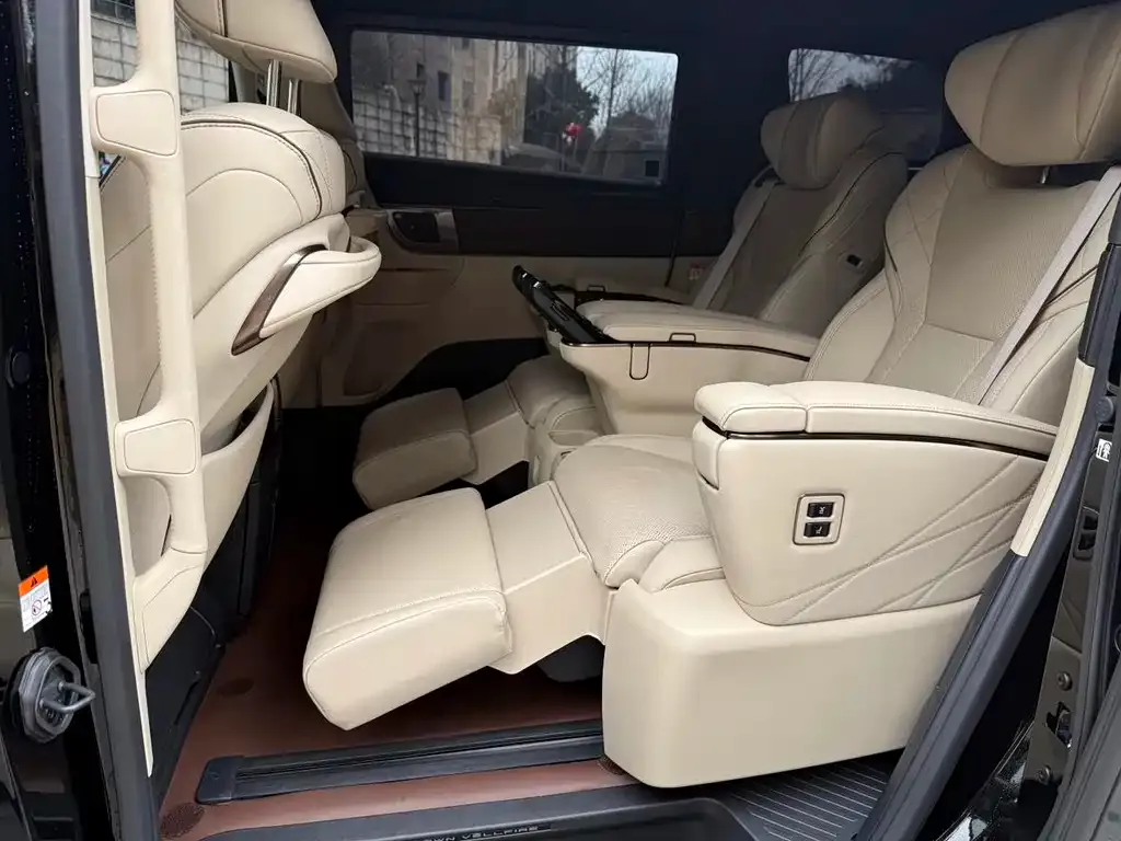 Toyota Vellfire — фото 2