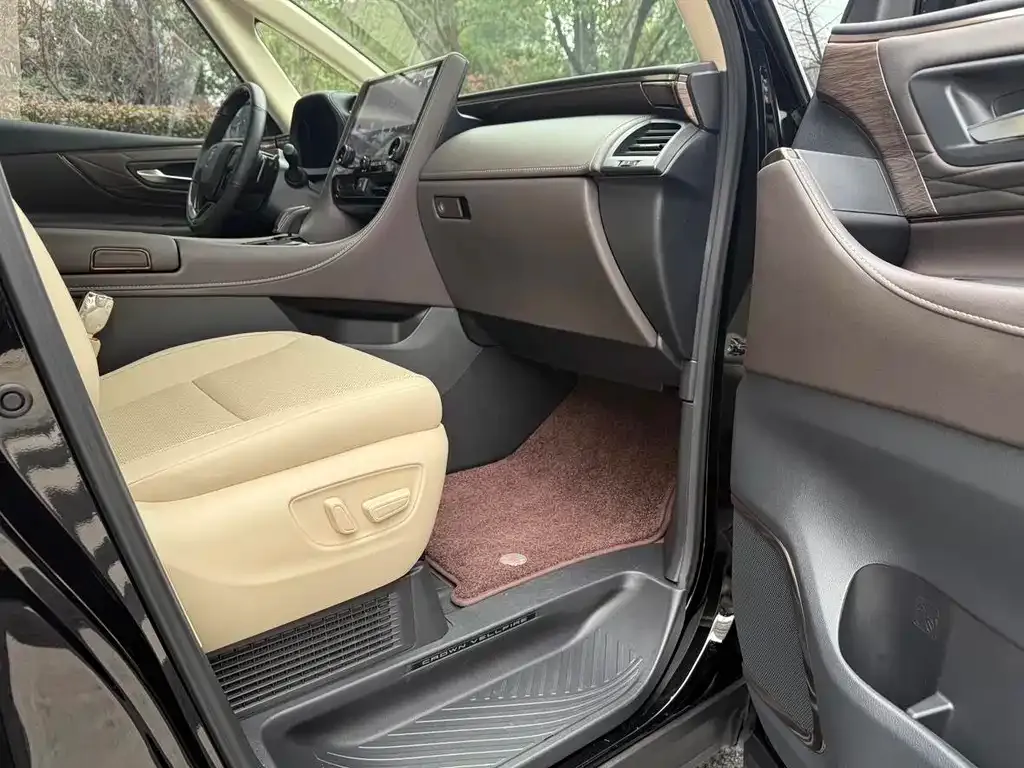 Toyota Vellfire — фото 4