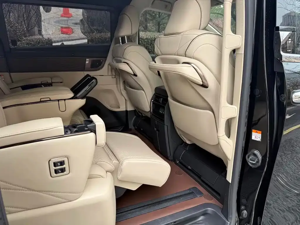 Toyota Vellfire — фото 3