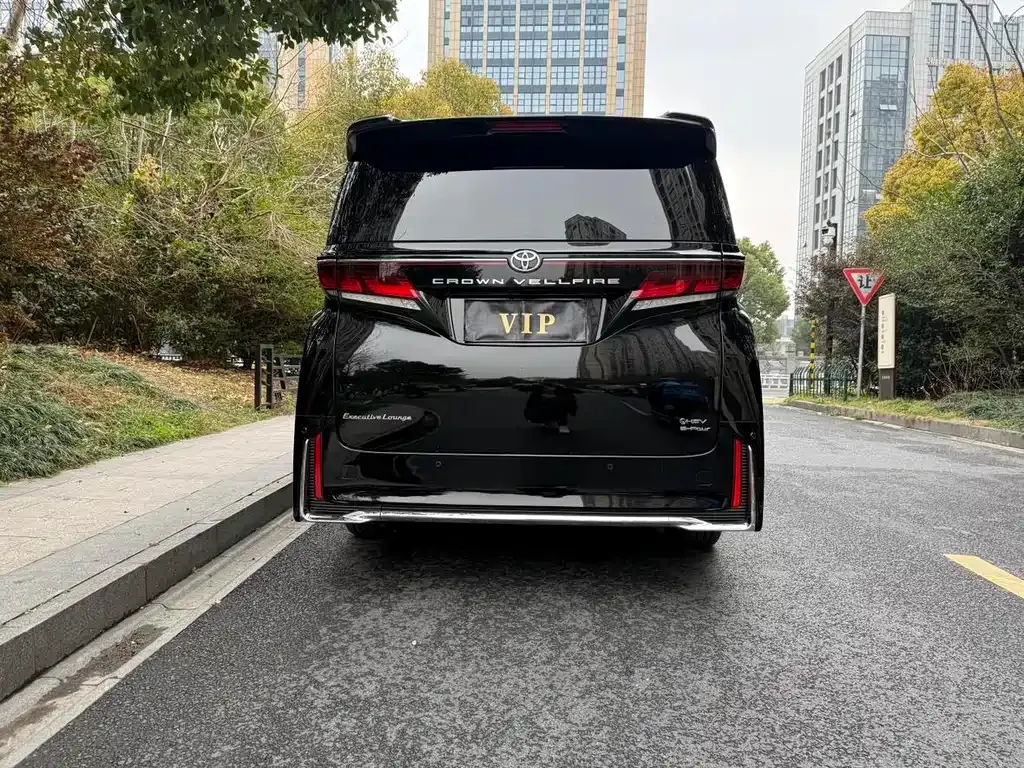 Toyota Vellfire — фото 8
