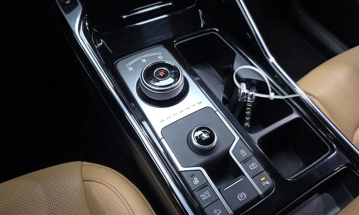 Kia Sorento — фото 9