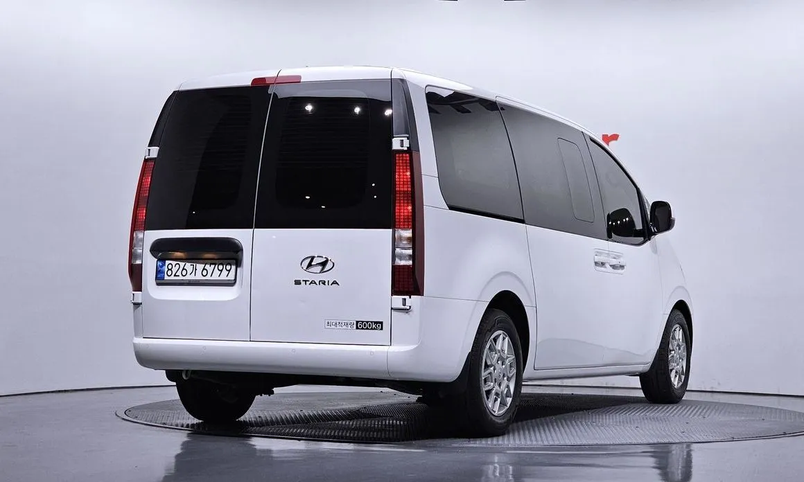 Hyundai Staria 2023 из KR, фото 3