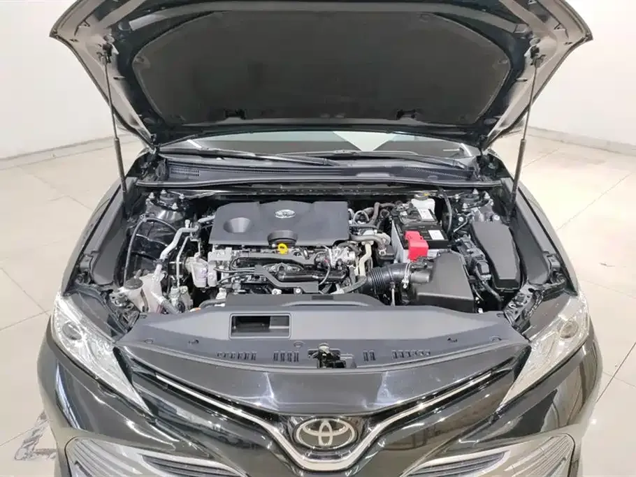Toyota Camry — фото 10