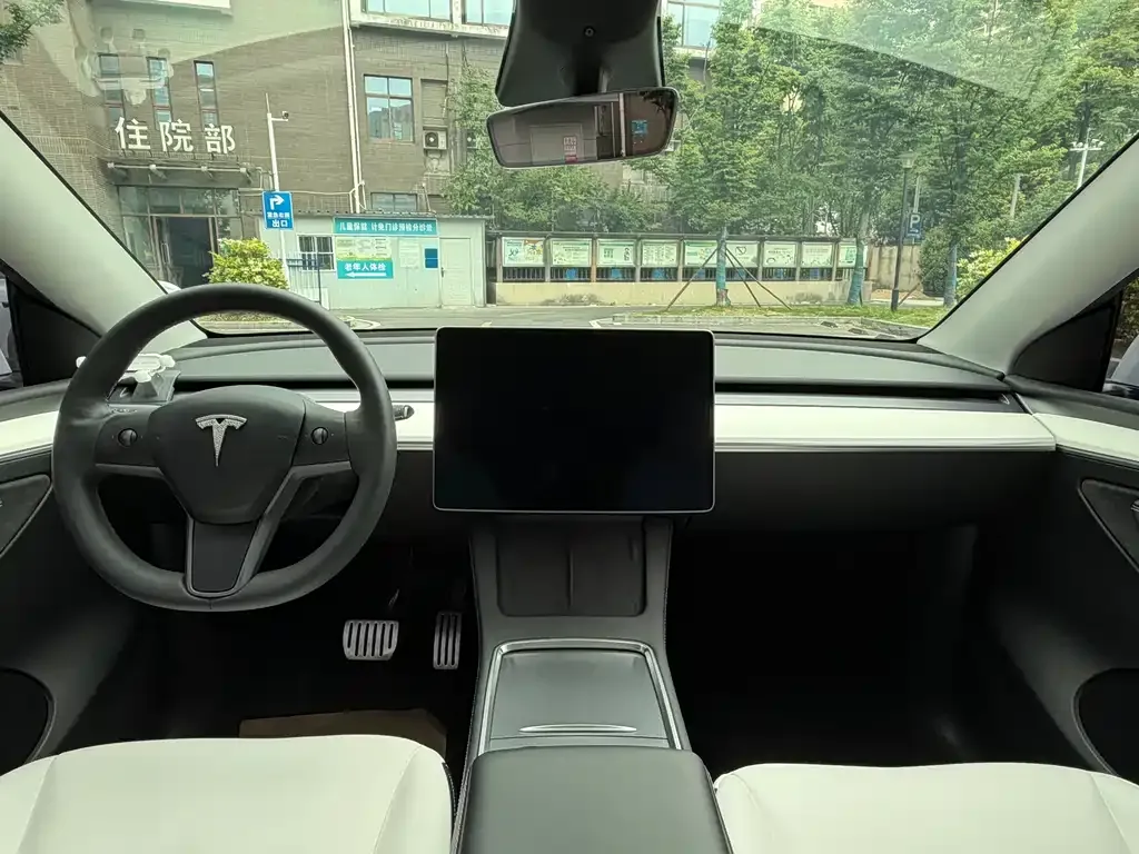 Tesla Model Y — фото 3