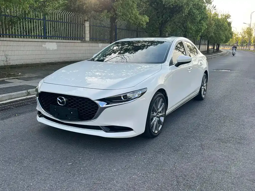 Mazda 3 Axela — фото 1
