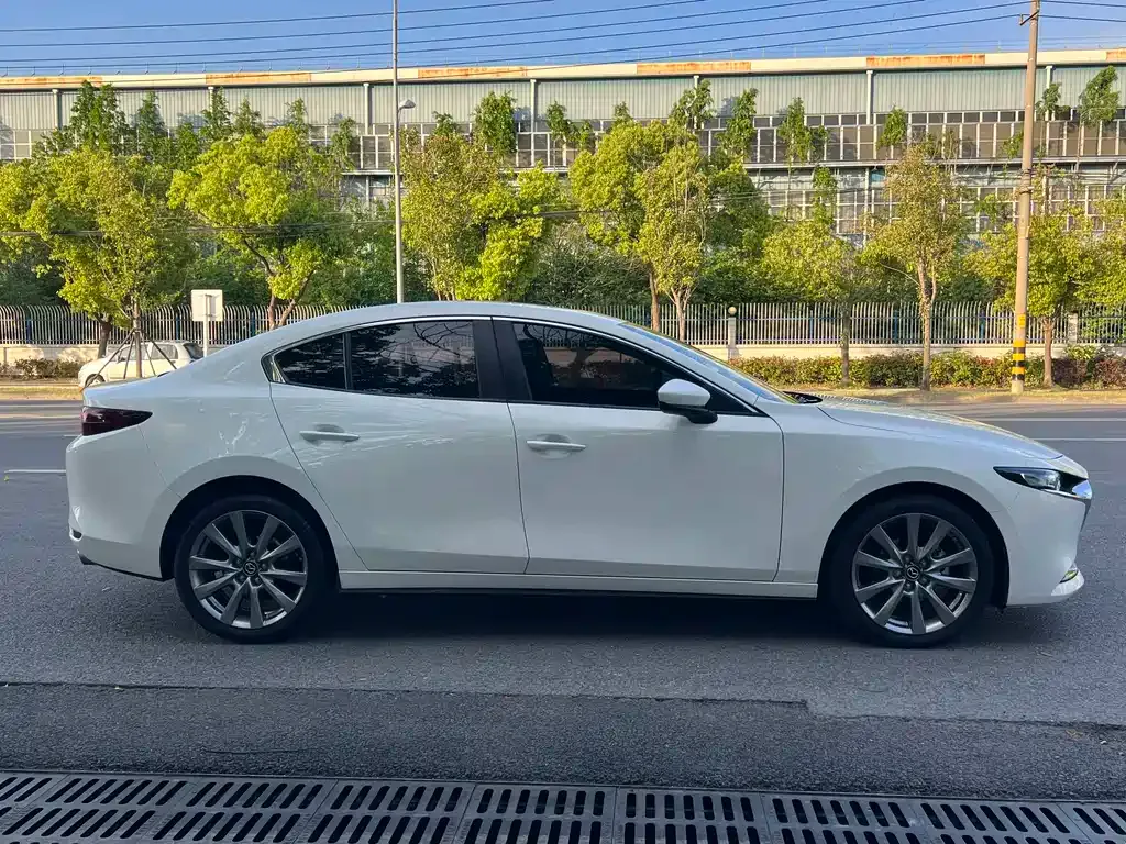 Mazda 3 Axela — фото 9