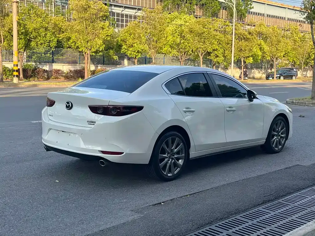 Mazda 3 Axela — фото 8