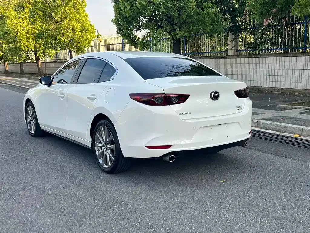Mazda 3 Axela — фото 6